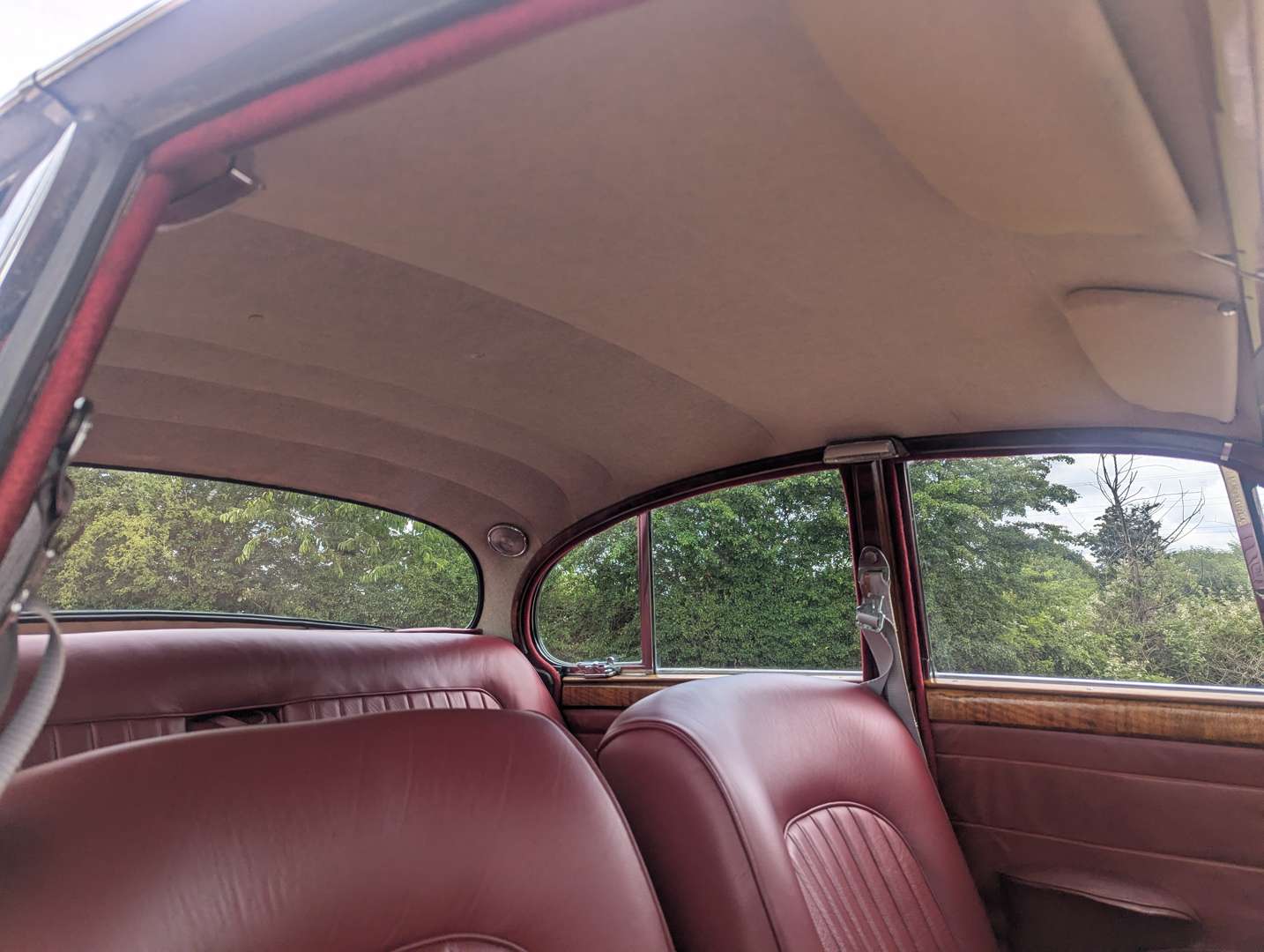 <p>1966 JAGUAR 3.4 MKII</p>