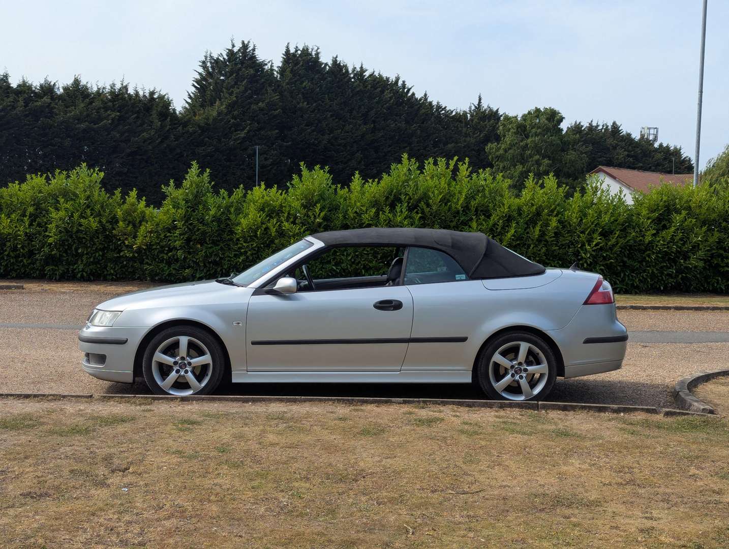 <p>2004 SAAB 9-3 VECTOR CONVERTIBLE ONE OWNER&nbsp;</p>
