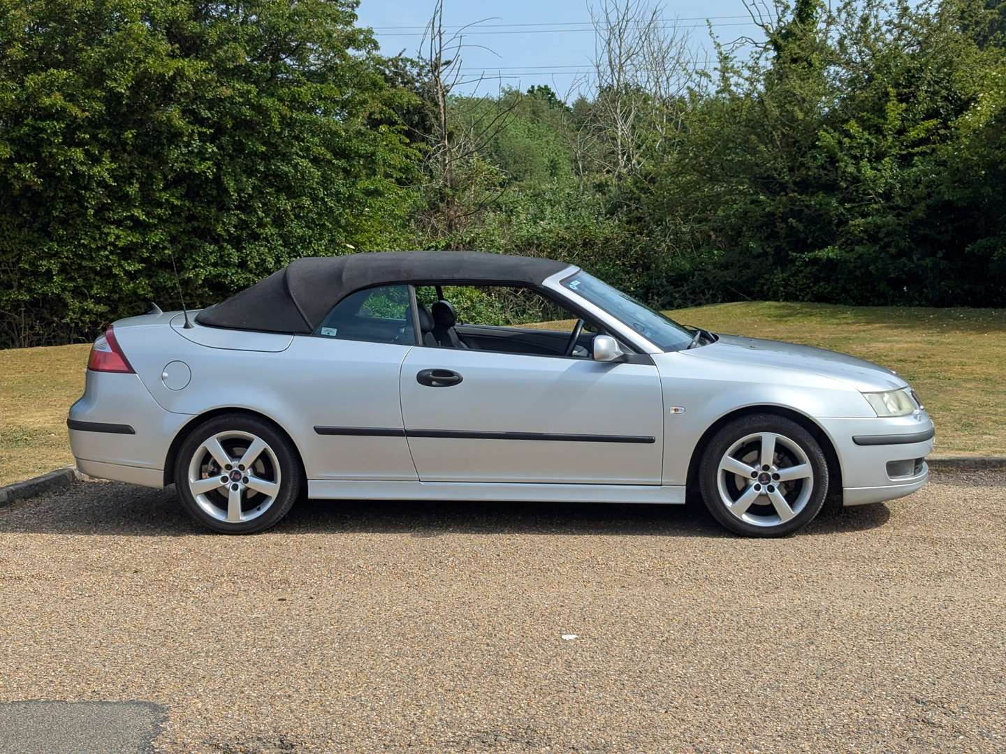 <p>2004 SAAB 9-3 VECTOR CONVERTIBLE ONE OWNER&nbsp;</p>