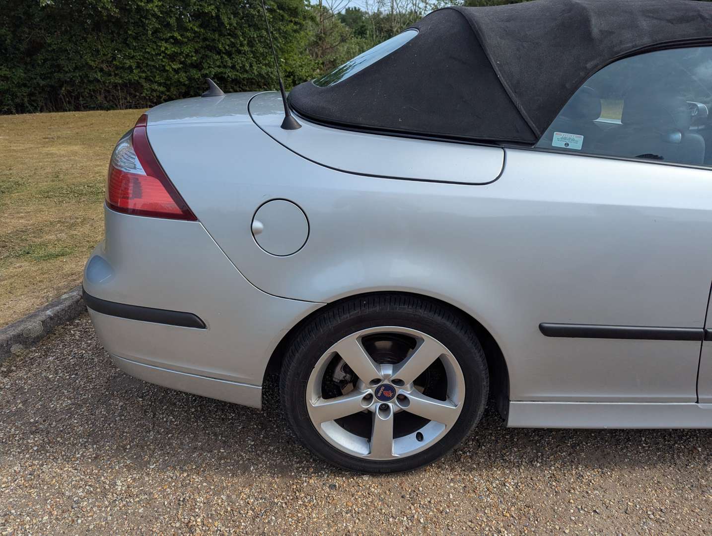 <p>2004 SAAB 9-3 VECTOR CONVERTIBLE ONE OWNER&nbsp;</p>