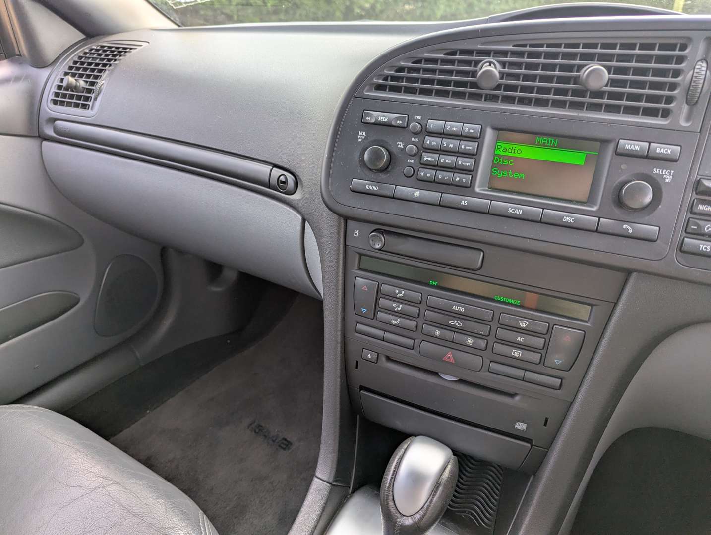 <p>2004 SAAB 9-3 VECTOR CONVERTIBLE ONE OWNER&nbsp;</p>