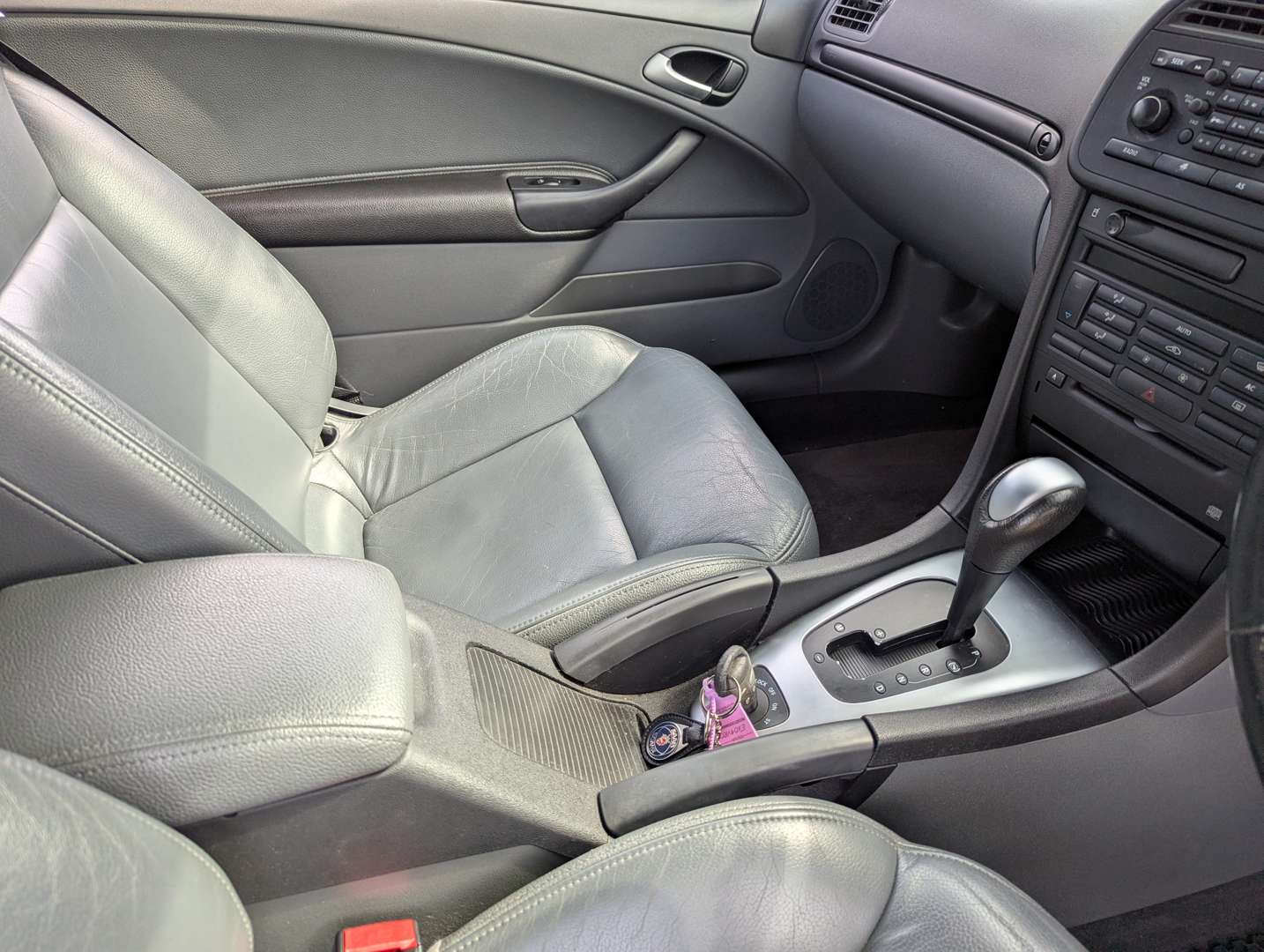 <p>2004 SAAB 9-3 VECTOR CONVERTIBLE ONE OWNER&nbsp;</p>