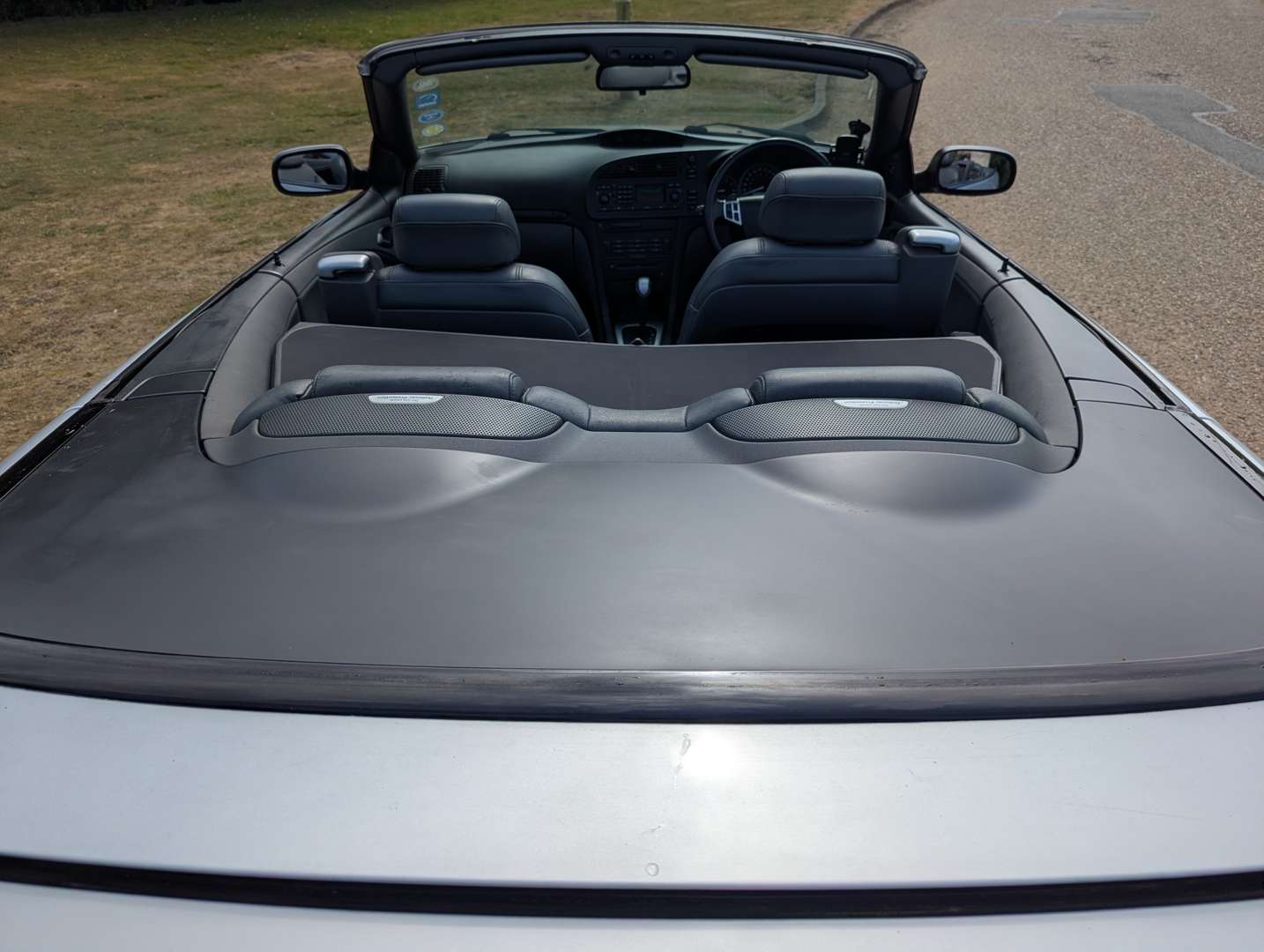 <p>2004 SAAB 9-3 VECTOR CONVERTIBLE ONE OWNER&nbsp;</p>