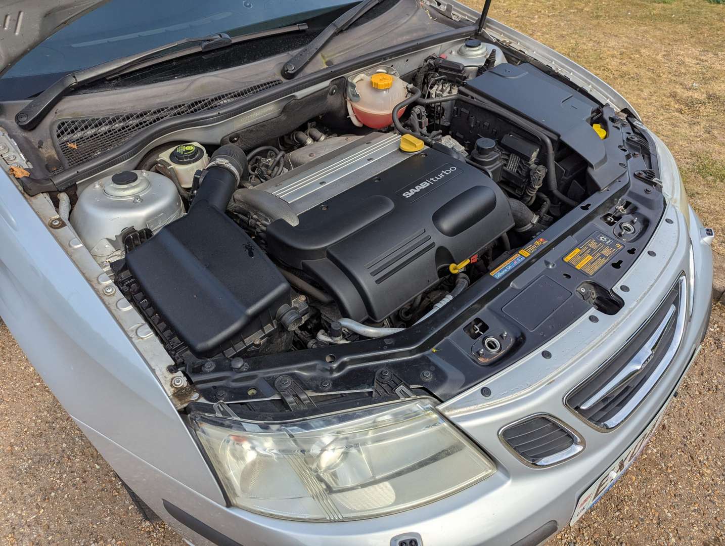 <p>2004 SAAB 9-3 VECTOR CONVERTIBLE ONE OWNER&nbsp;</p>