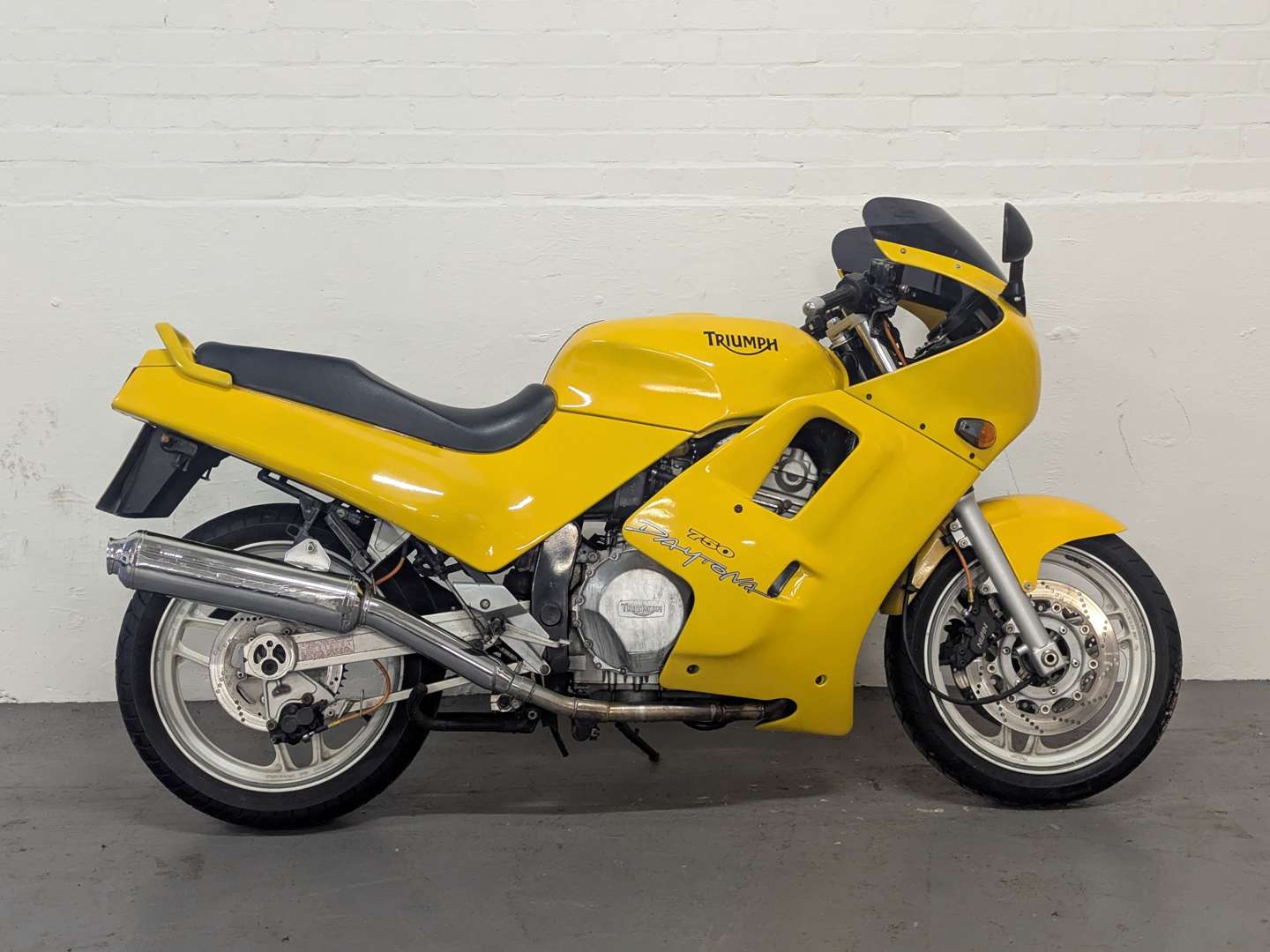 <p>1991 TRIUMPH DAYTONA 750</p>
