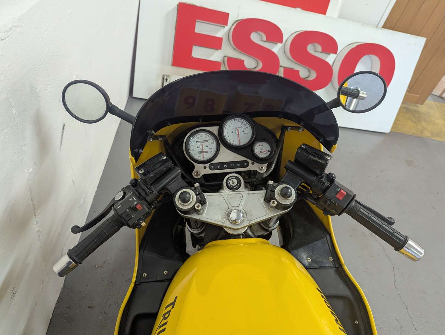 <p>1991 TRIUMPH DAYTONA 750</p>