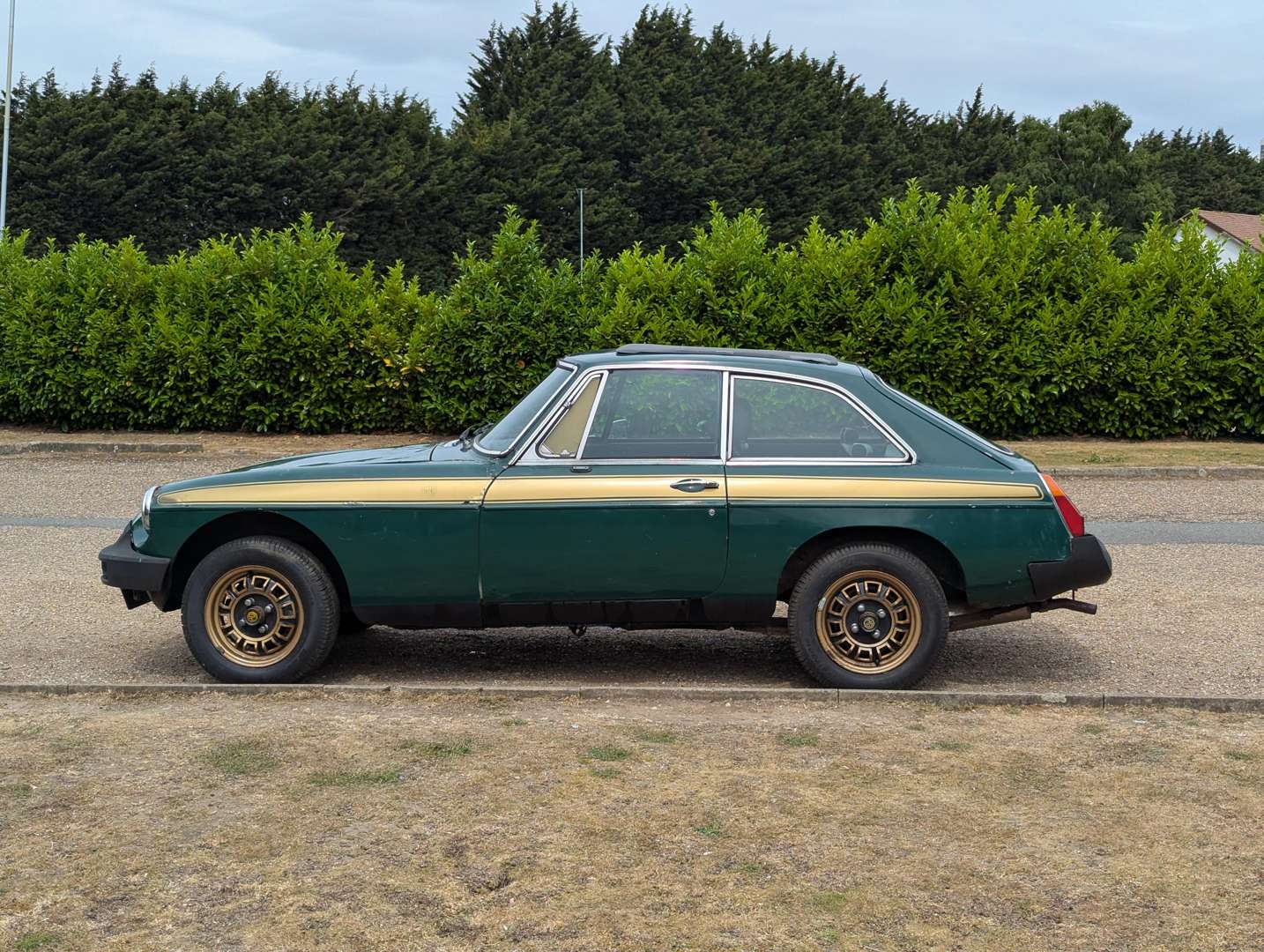 <p>1975 MG B GT</p>