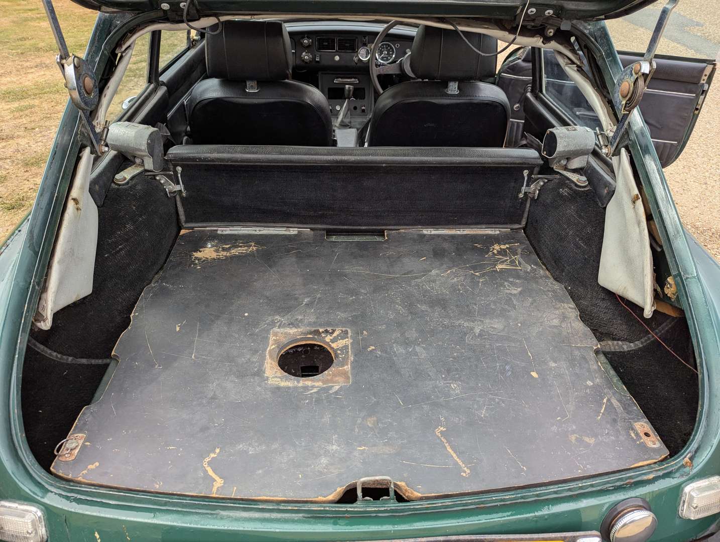 <p>1975 MG B GT</p>