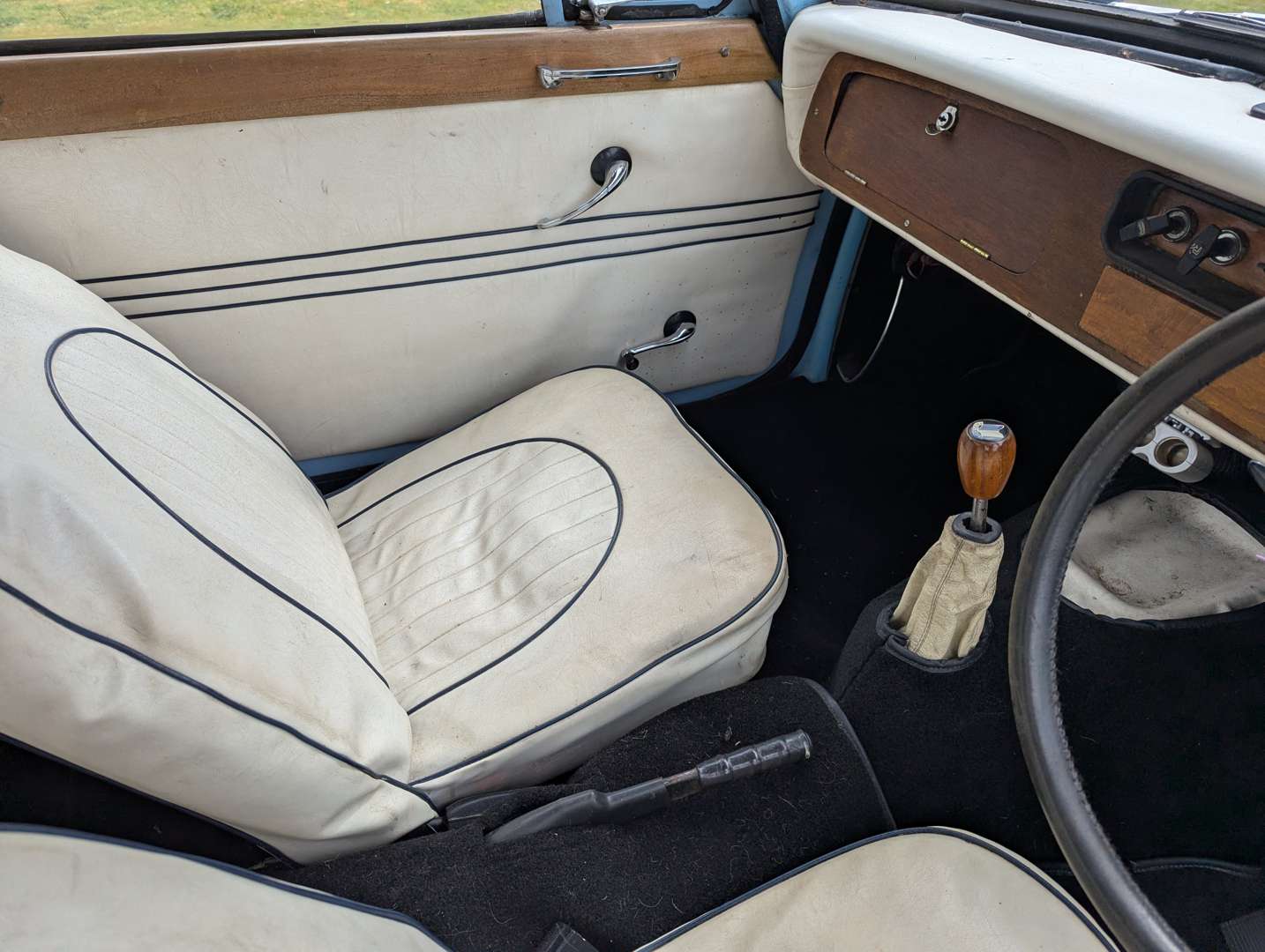 <p>1971 TRIUMPH VITESSE</p>
