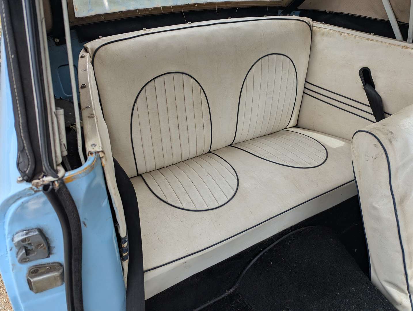 <p>1971 TRIUMPH VITESSE</p>