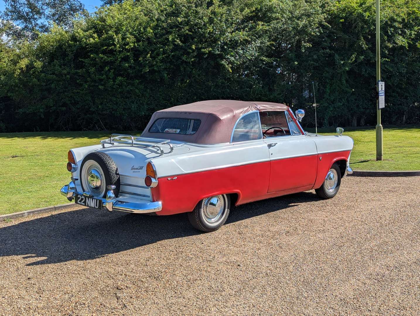 <p>1961 FORD CONSUL 375 CONVERTIBLE</p>