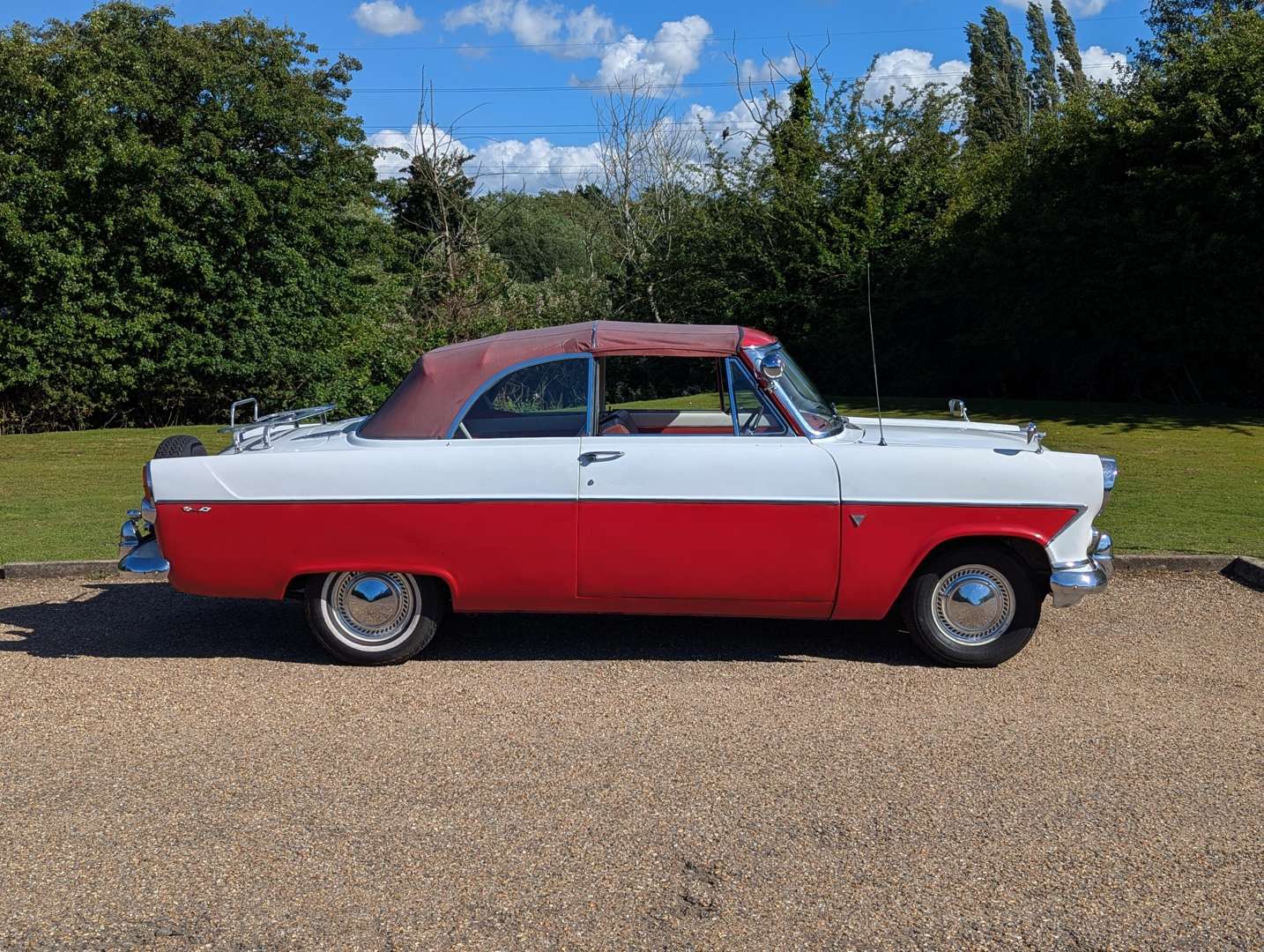 <p>1961 FORD CONSUL 375 CONVERTIBLE</p>
