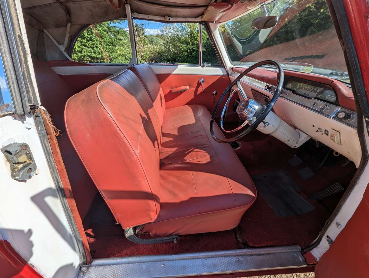 <p>1961 FORD CONSUL 375 CONVERTIBLE</p>