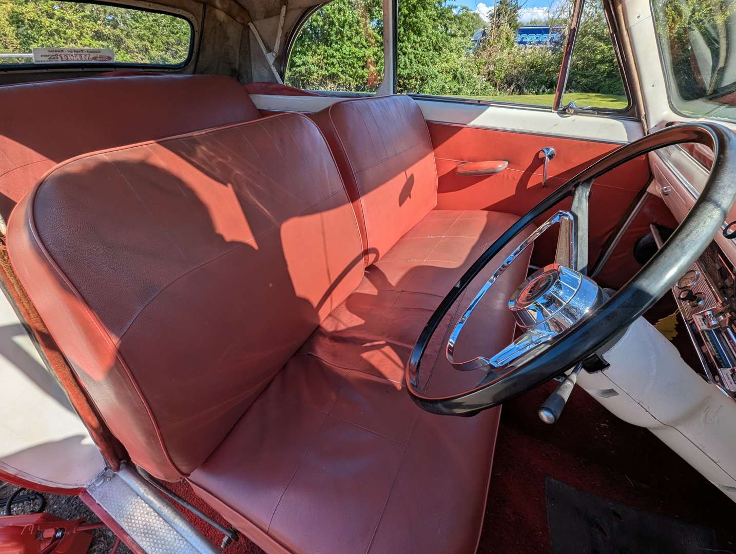 <p>1961 FORD CONSUL 375 CONVERTIBLE</p>
