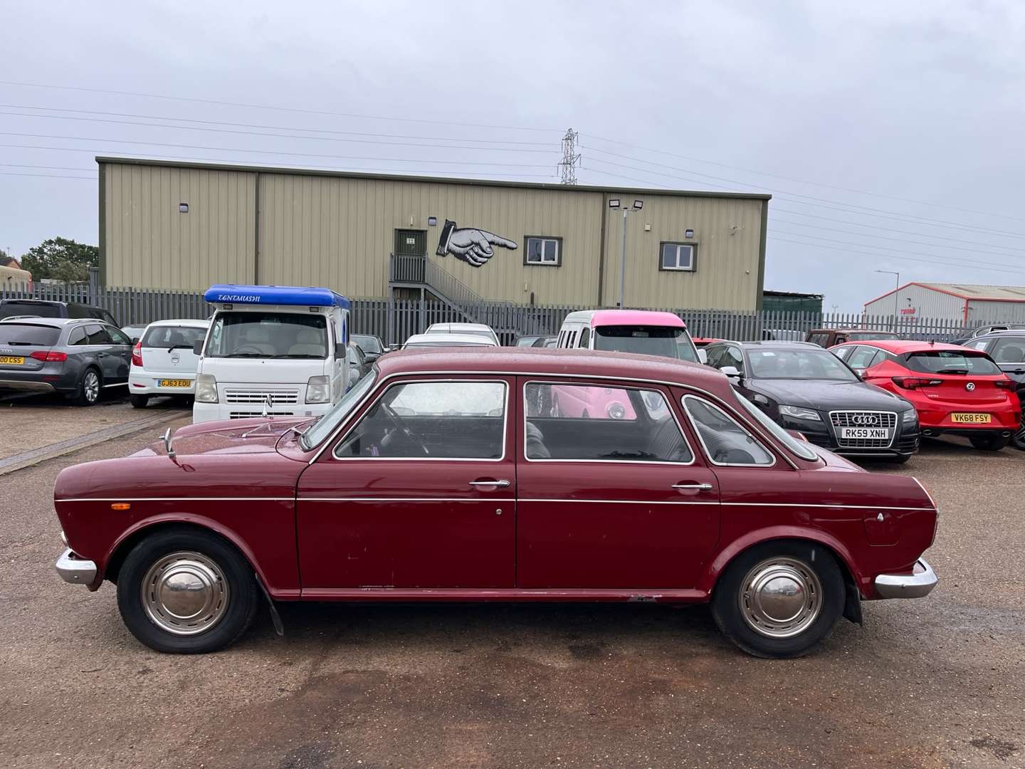 <p>1972 AUSTIN 1800</p>
