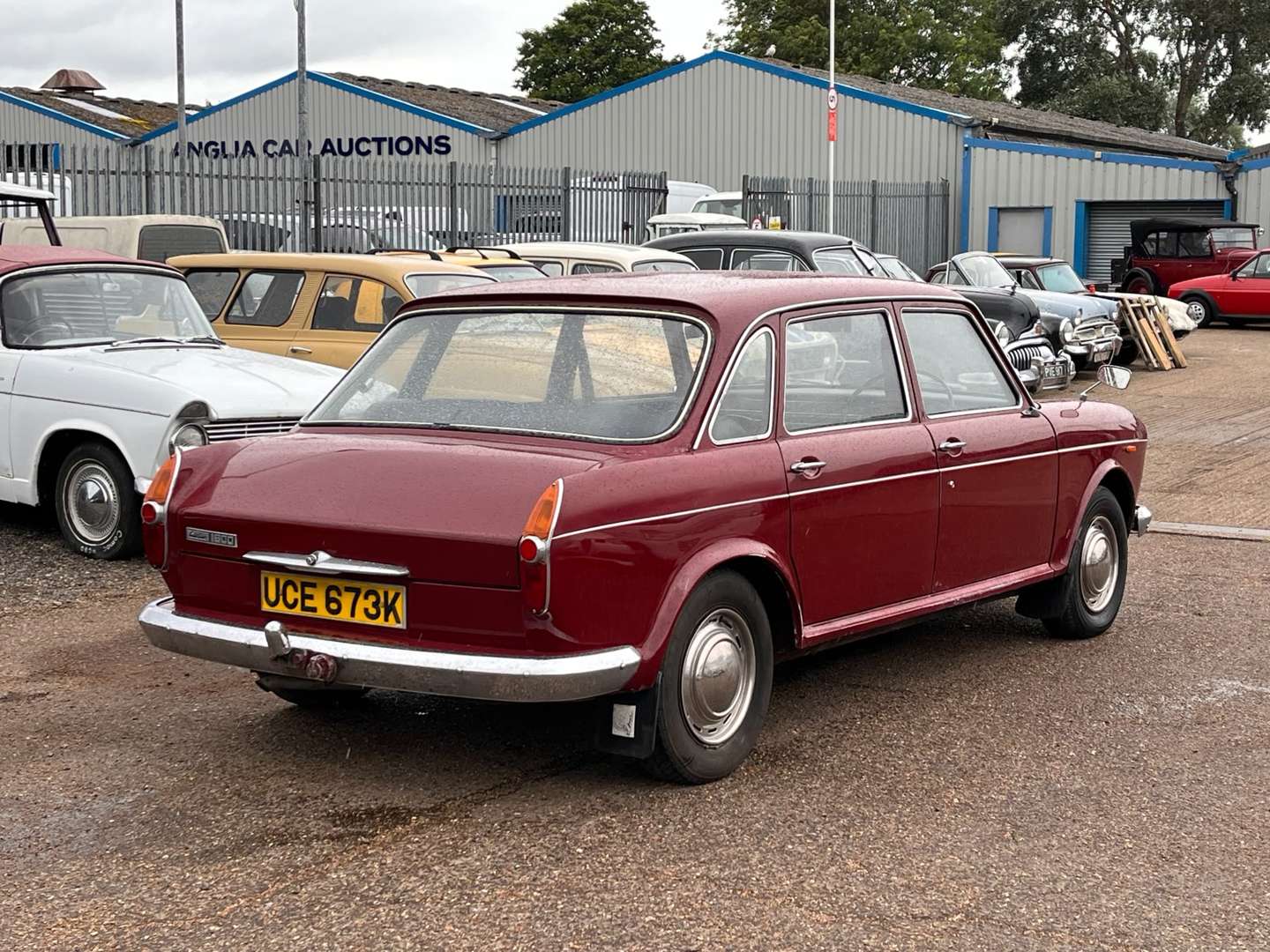 <p>1972 AUSTIN 1800</p>