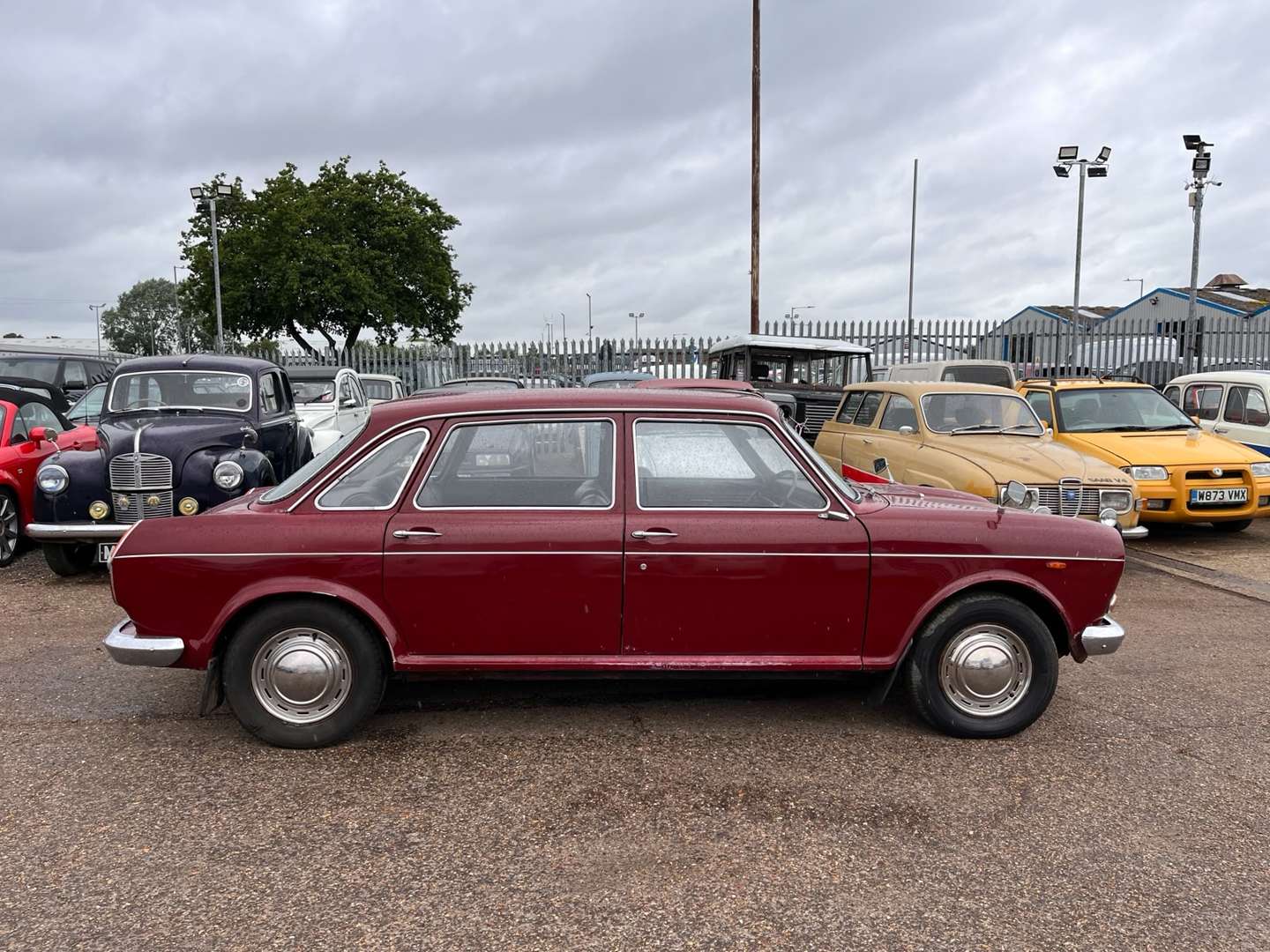 <p>1972 AUSTIN 1800</p>