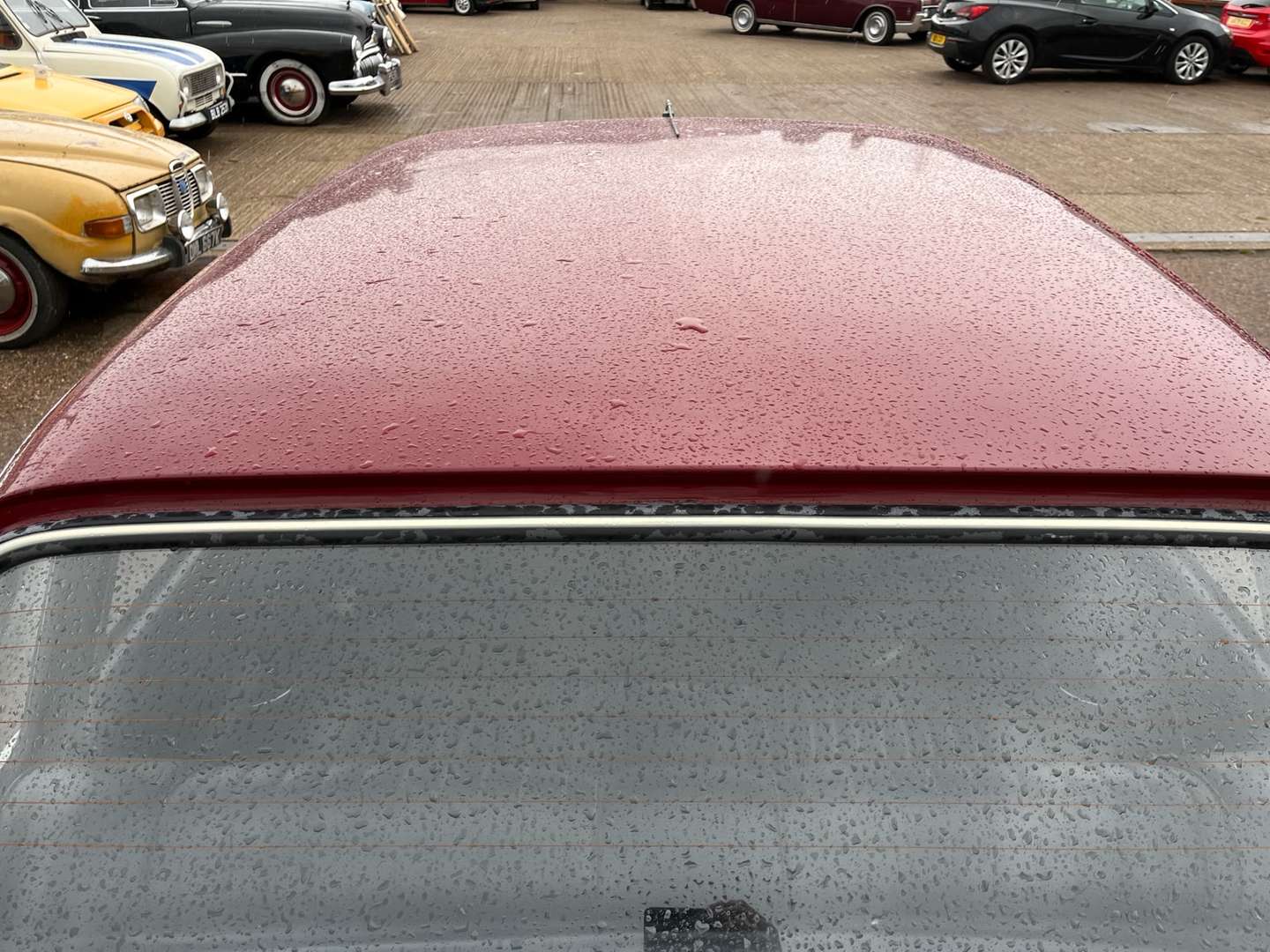 <p>1972 AUSTIN 1800</p>