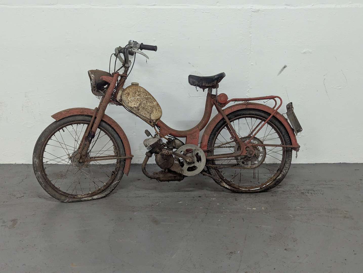 <p>GARELLI MOPED</p>