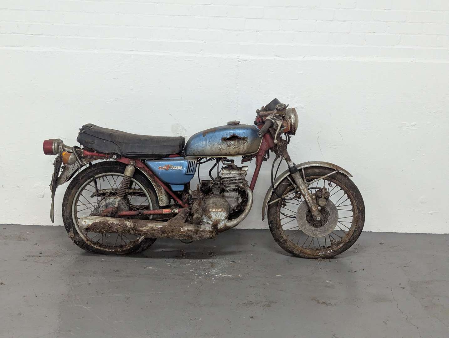 <p>1975 SUZUKI GT125</p>