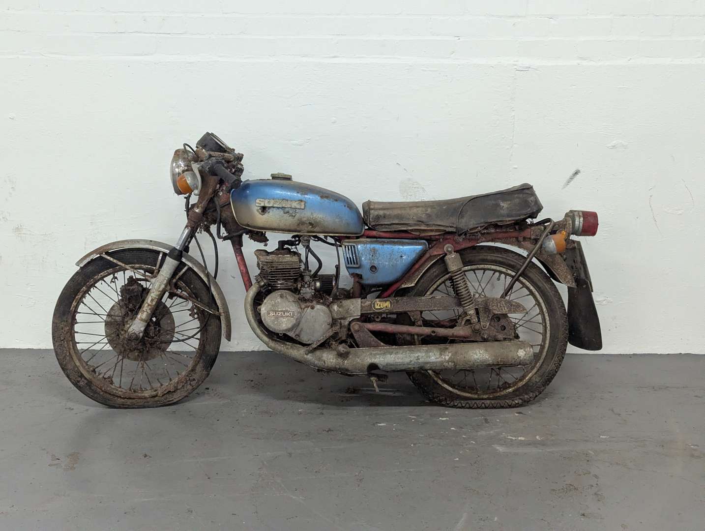 <p>1975 SUZUKI GT125</p>