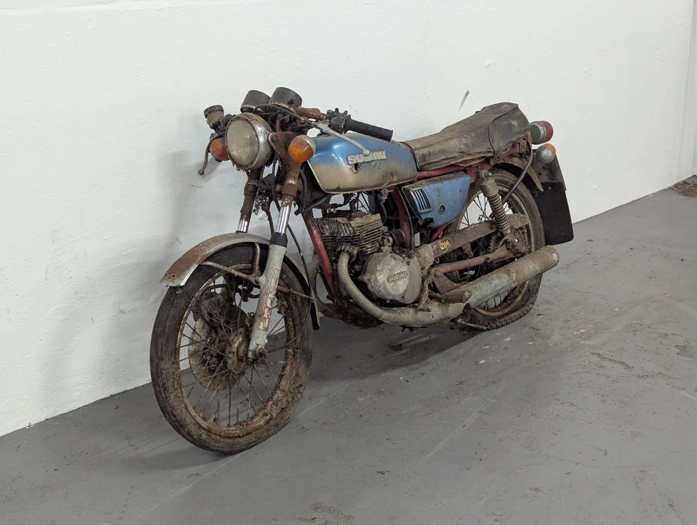 <p>1975 SUZUKI GT125</p>