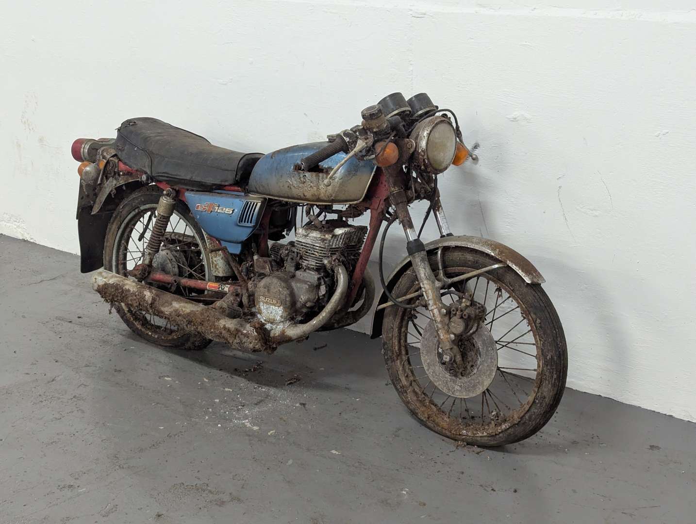 <p>1975 SUZUKI GT125</p>