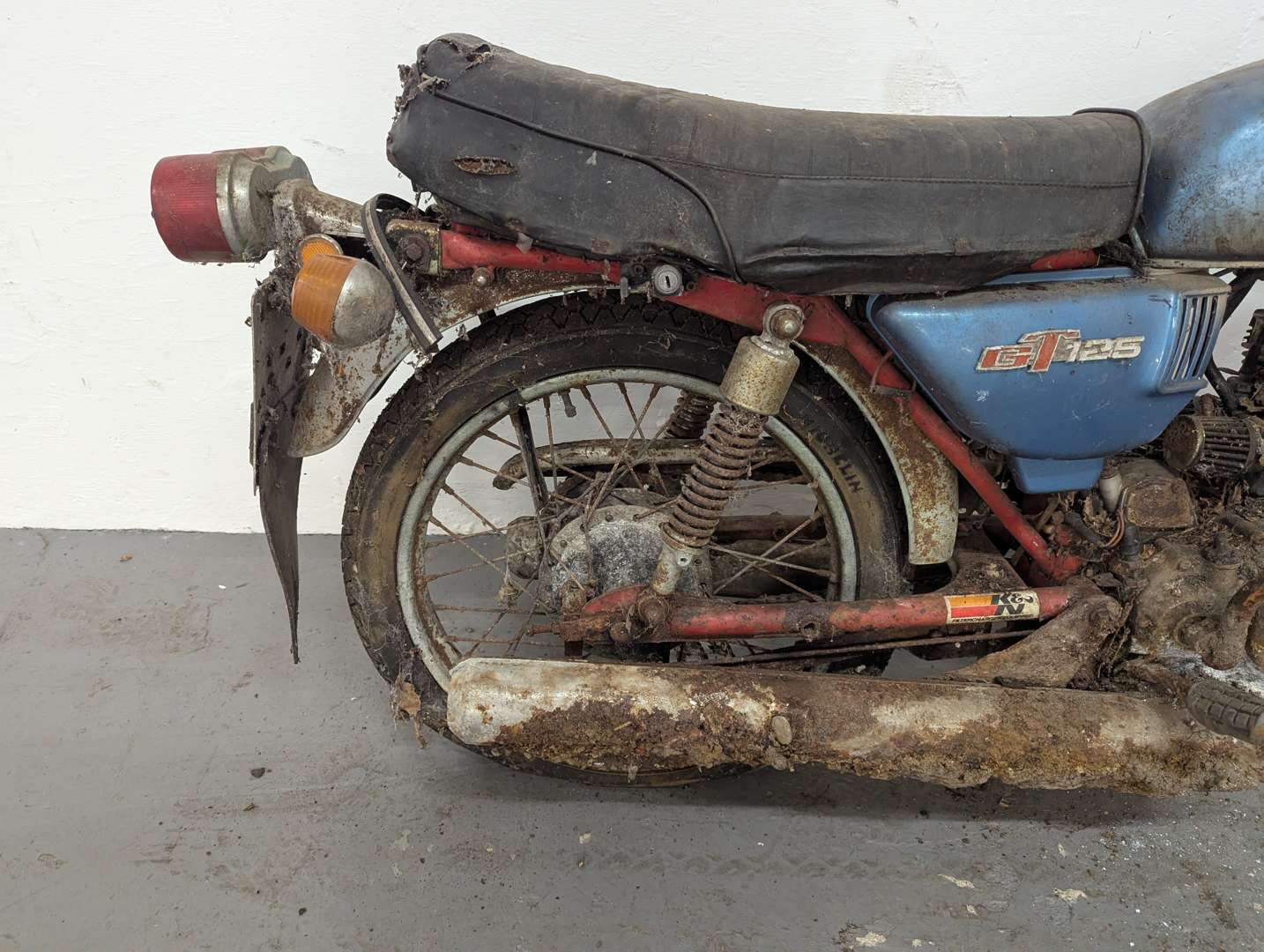 <p>1975 SUZUKI GT125</p>