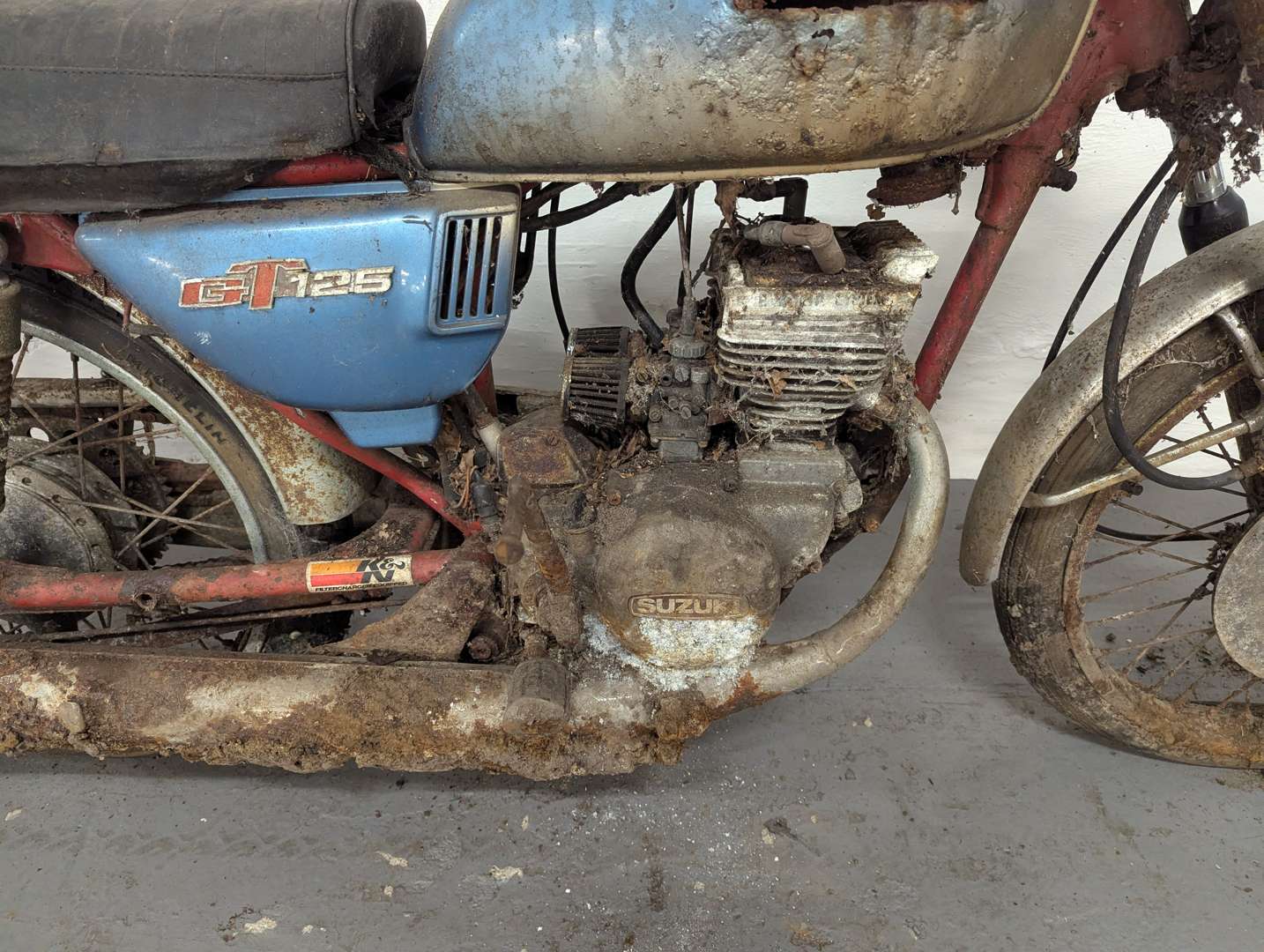 <p>1975 SUZUKI GT125</p>