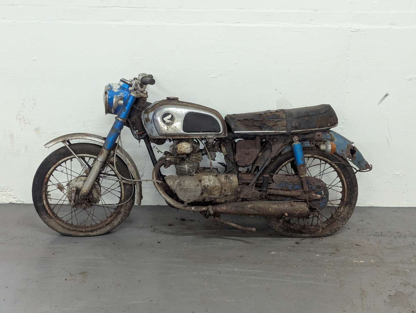 <p>HONDA CD175</p>