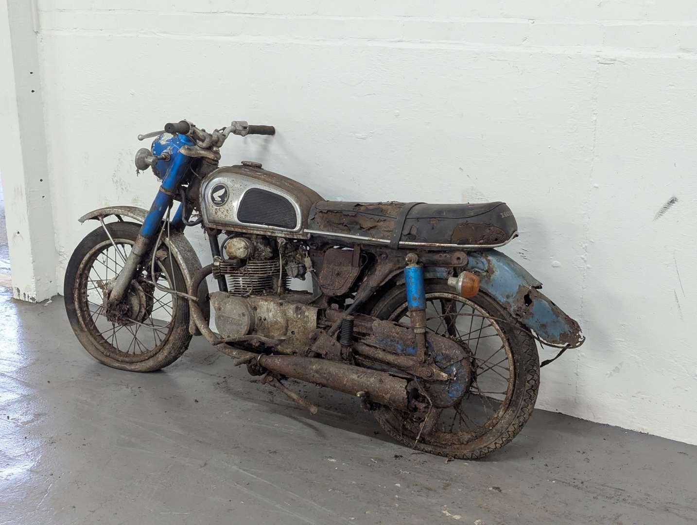 <p>HONDA CD175</p>