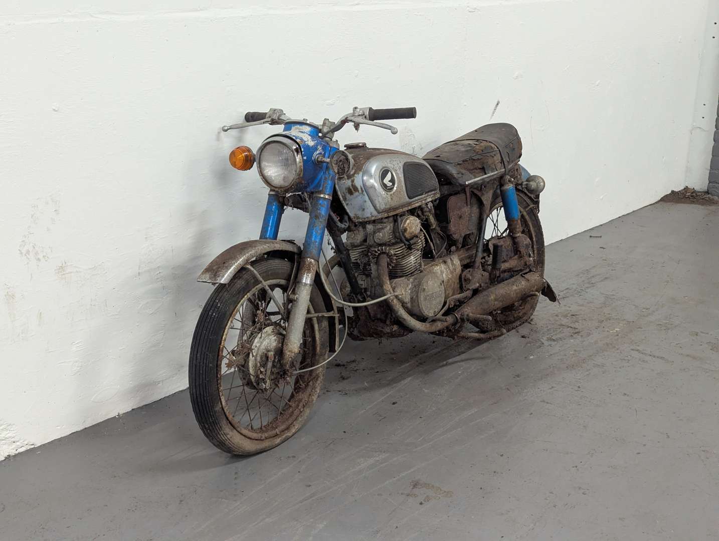 <p>HONDA CD175</p>