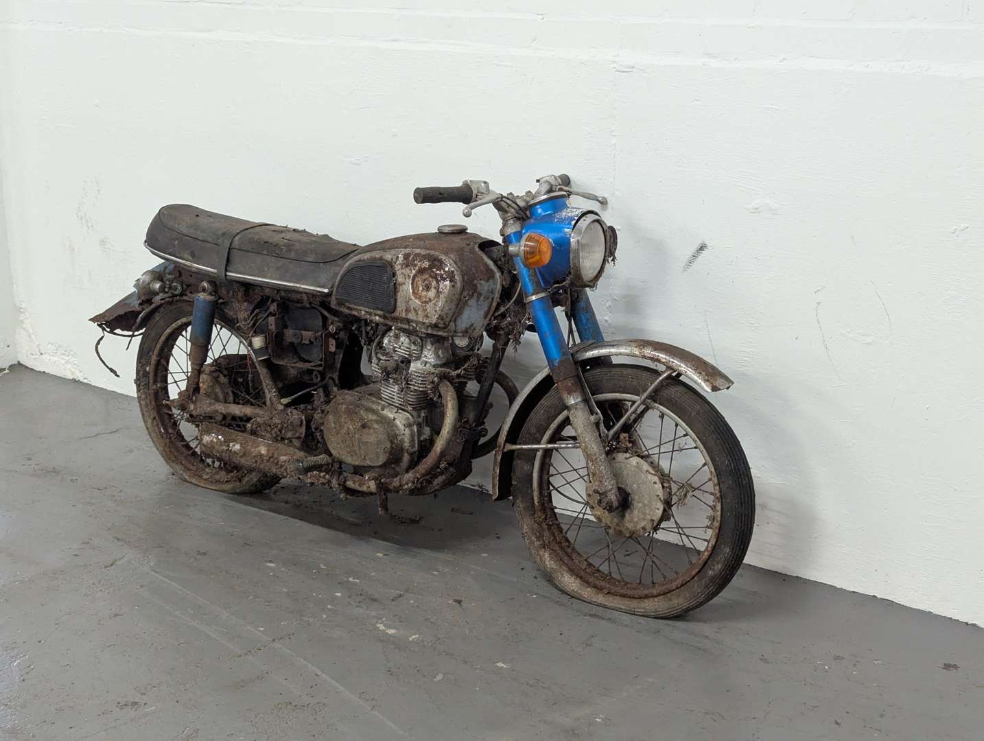 <p>HONDA CD175</p>
