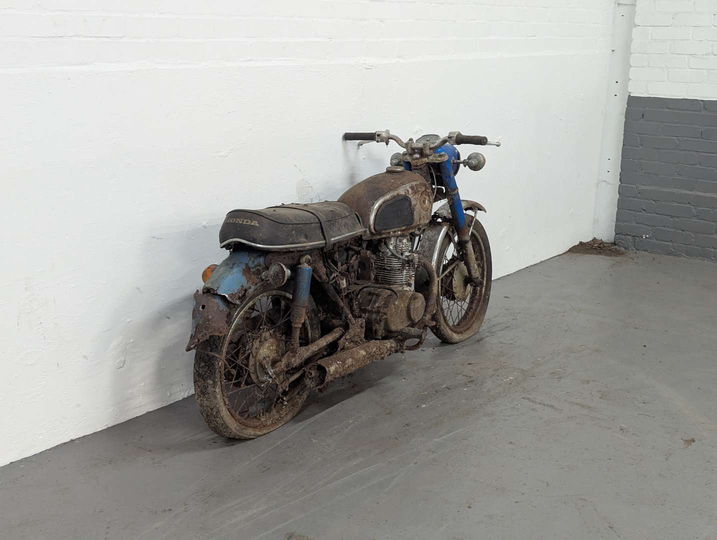 <p>HONDA CD175</p>