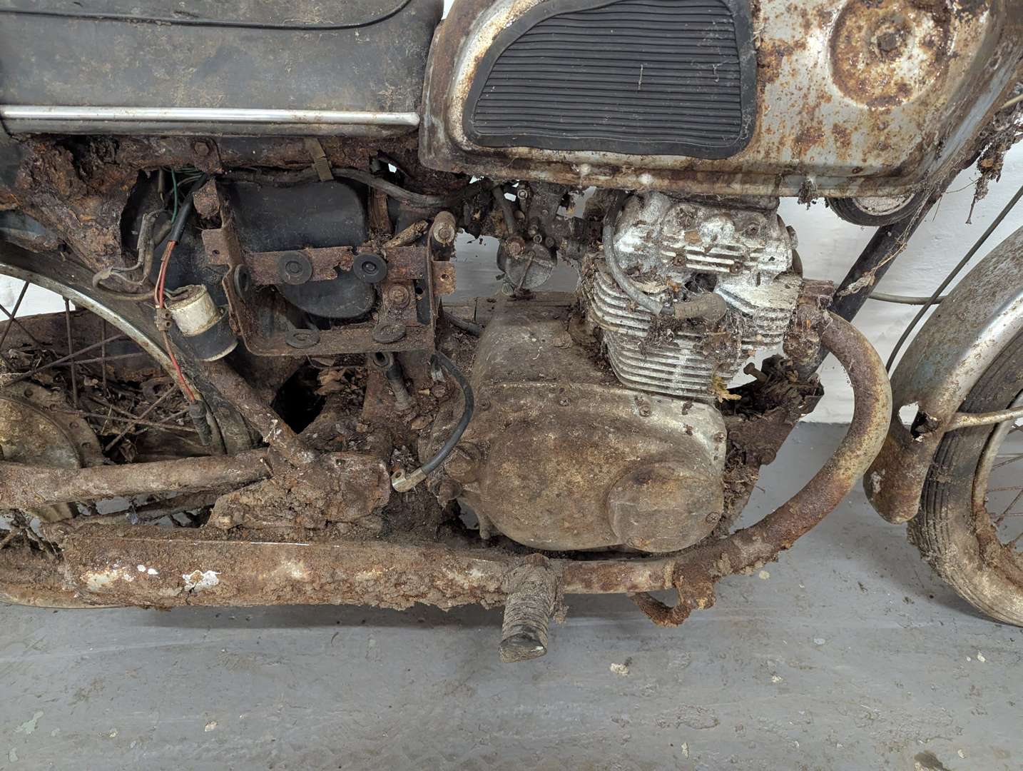 <p>HONDA CD175</p>