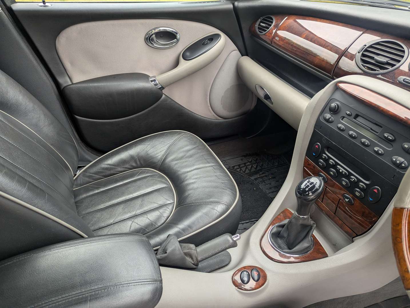<p>2002 ROVER 75 CONNOISSEUR TOURER</p>