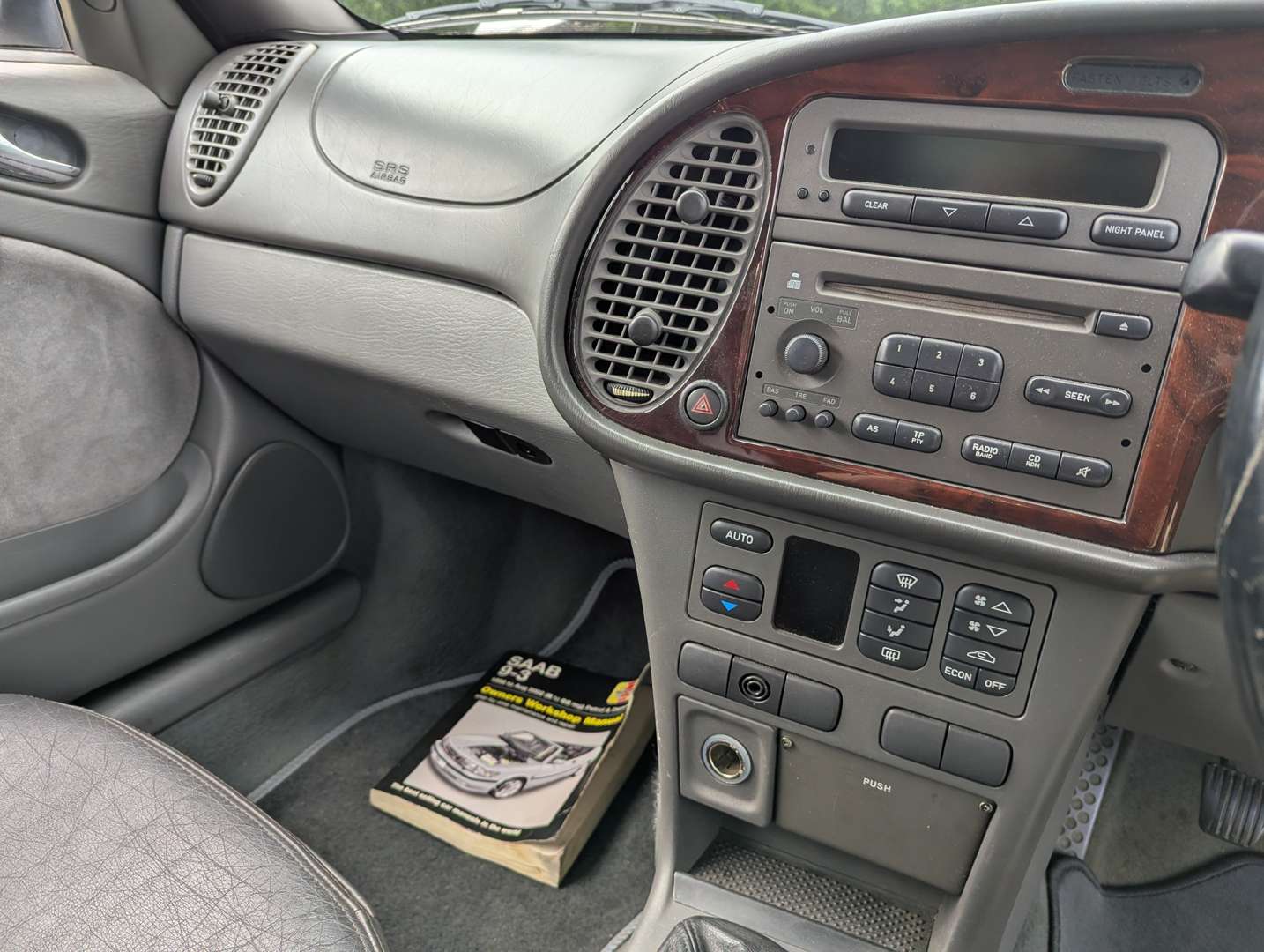 <p>2000 SAAB 9-3 SE CONVERTIBLE</p>