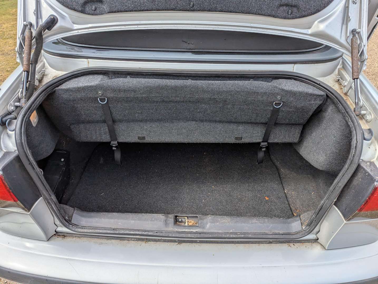 <p>2000 SAAB 9-3 SE CONVERTIBLE</p>