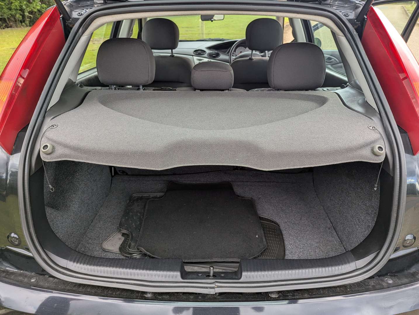 <p>2000 FORD FOCUS ZETEC</p>