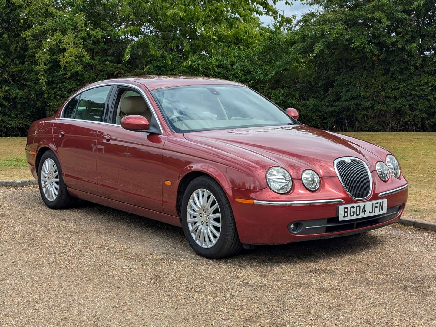<p>2004 JAGUAR S-TYPE 2.5 V6 SE AUTO</p>