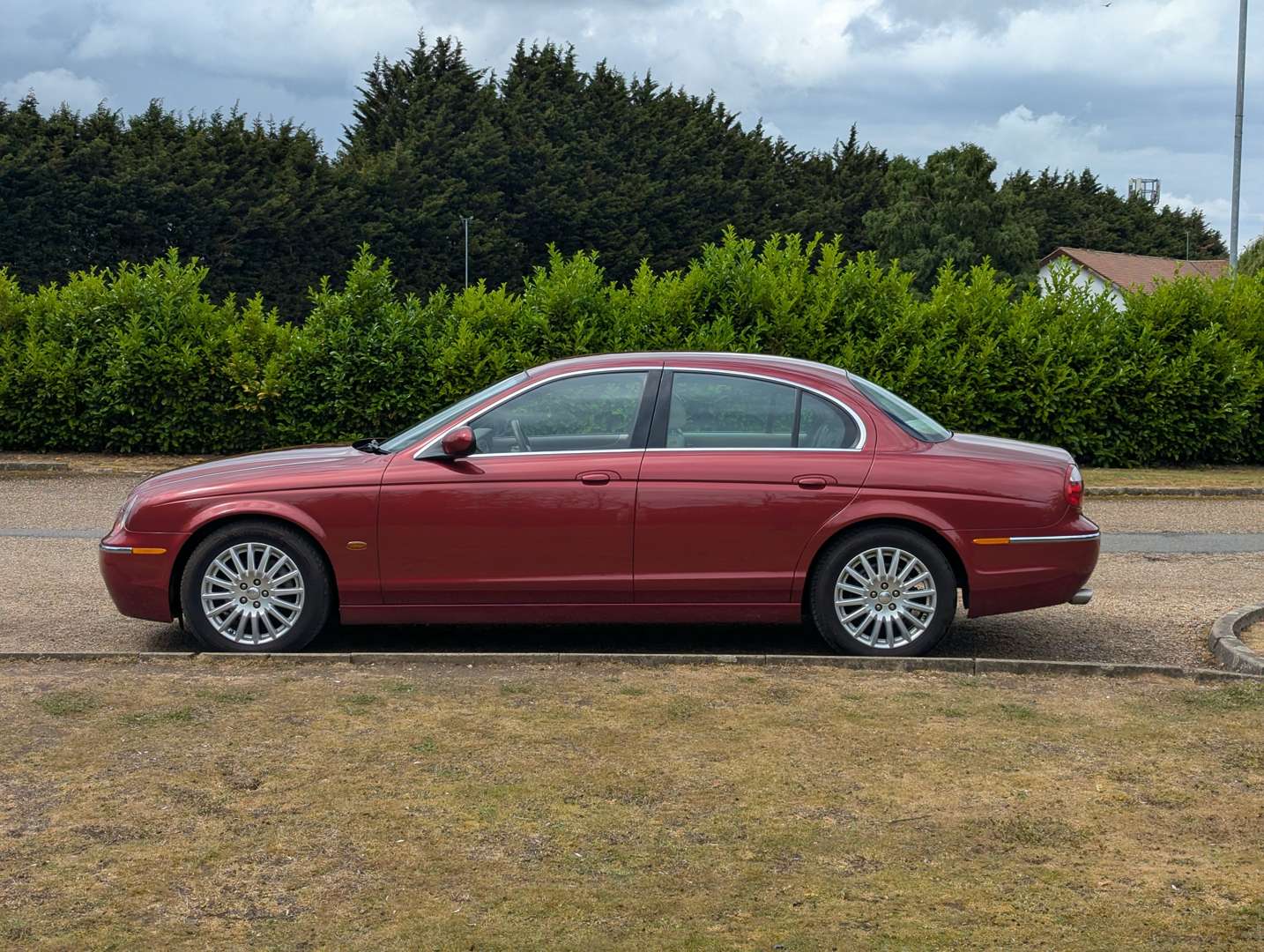 <p>2004 JAGUAR S-TYPE 2.5 V6 SE AUTO</p>