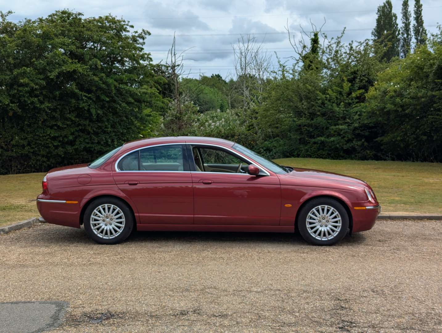 <p>2004 JAGUAR S-TYPE 2.5 V6 SE AUTO</p>