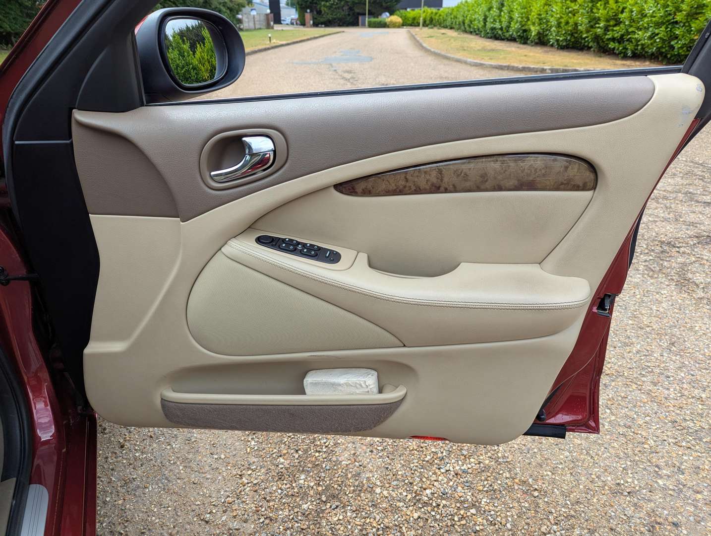 <p>2004 JAGUAR S-TYPE 2.5 V6 SE AUTO</p>