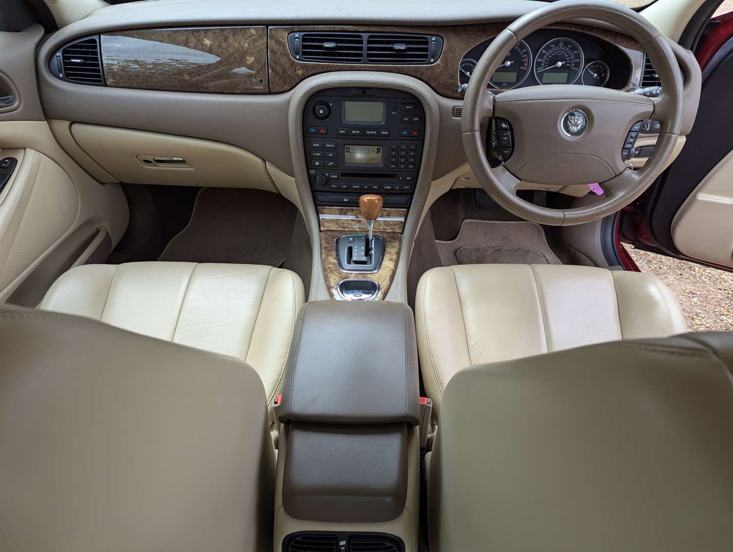 <p>2004 JAGUAR S-TYPE 2.5 V6 SE AUTO</p>
