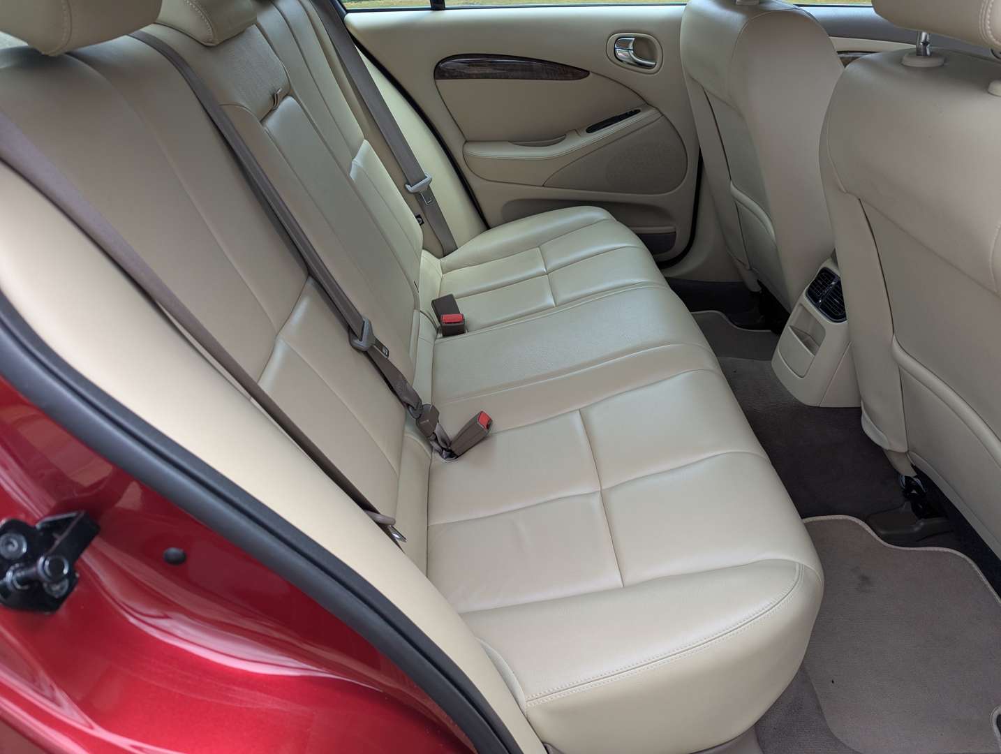 <p>2004 JAGUAR S-TYPE 2.5 V6 SE AUTO</p>