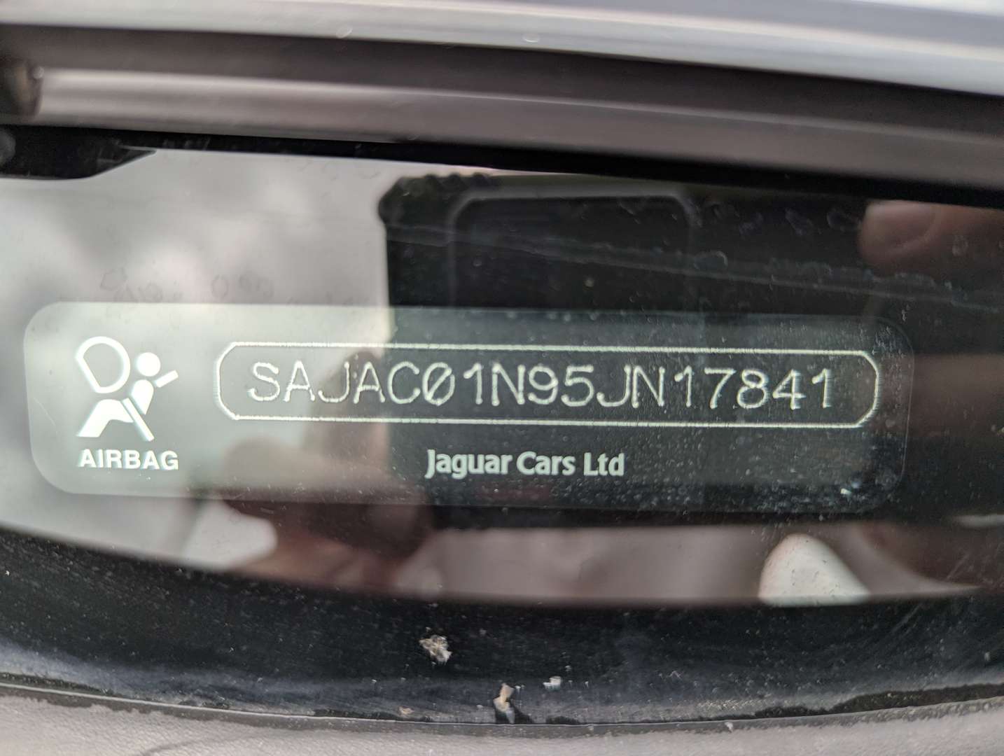 <p>2004 JAGUAR S-TYPE 2.5 V6 SE AUTO</p>