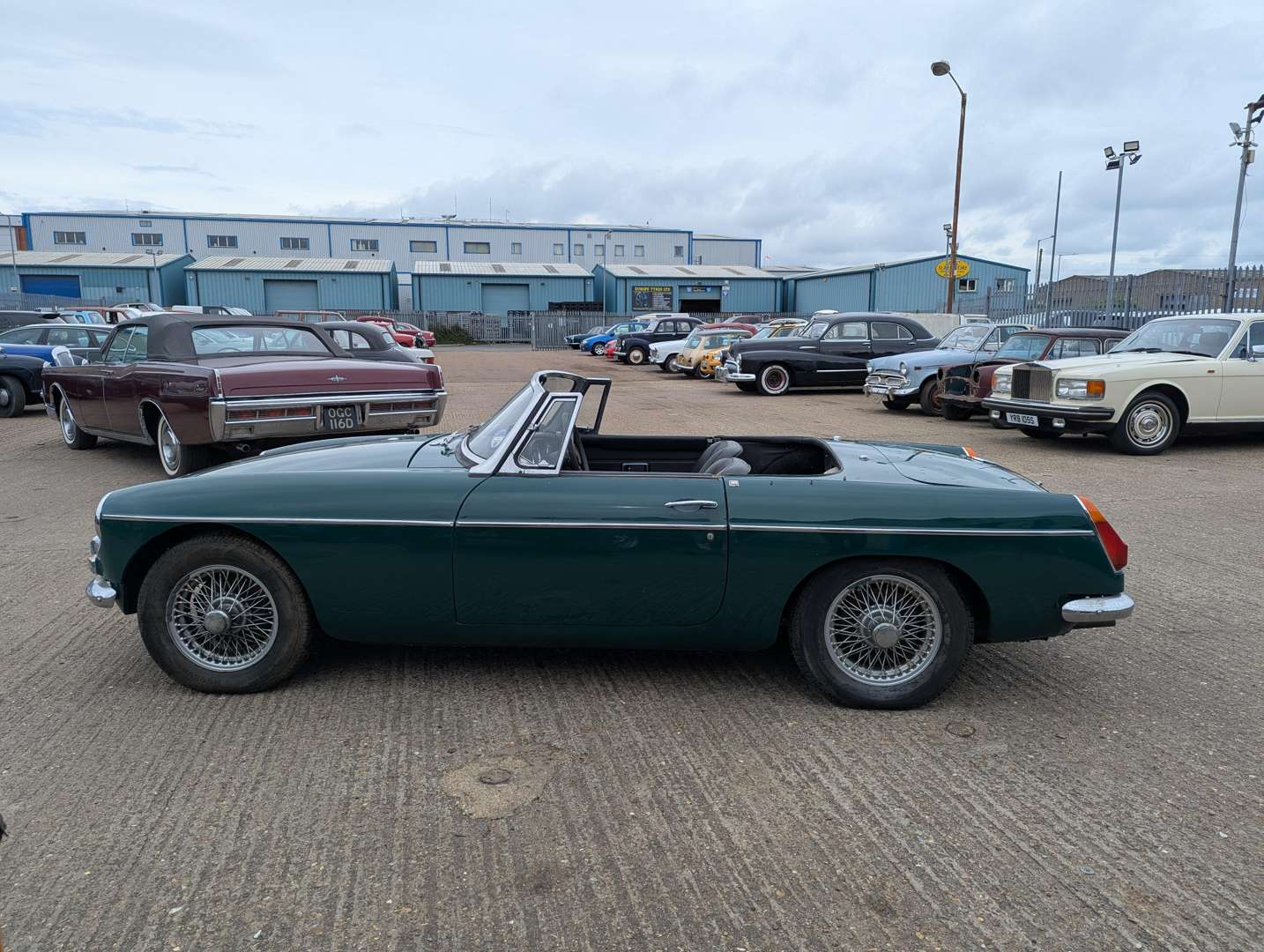 <p>1970 MG B ROADSTER</p>