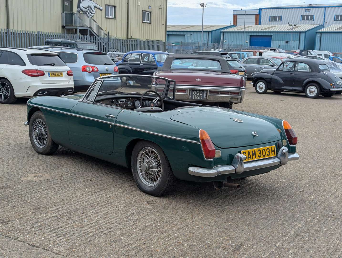 <p>1970 MG B ROADSTER</p>