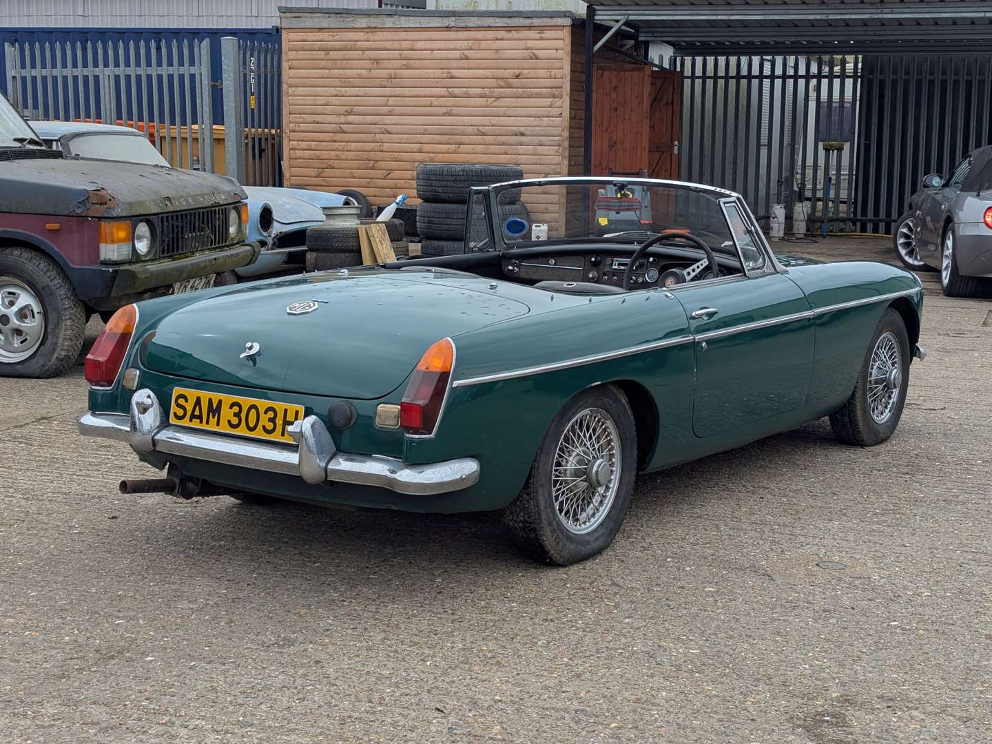<p>1970 MG B ROADSTER</p>