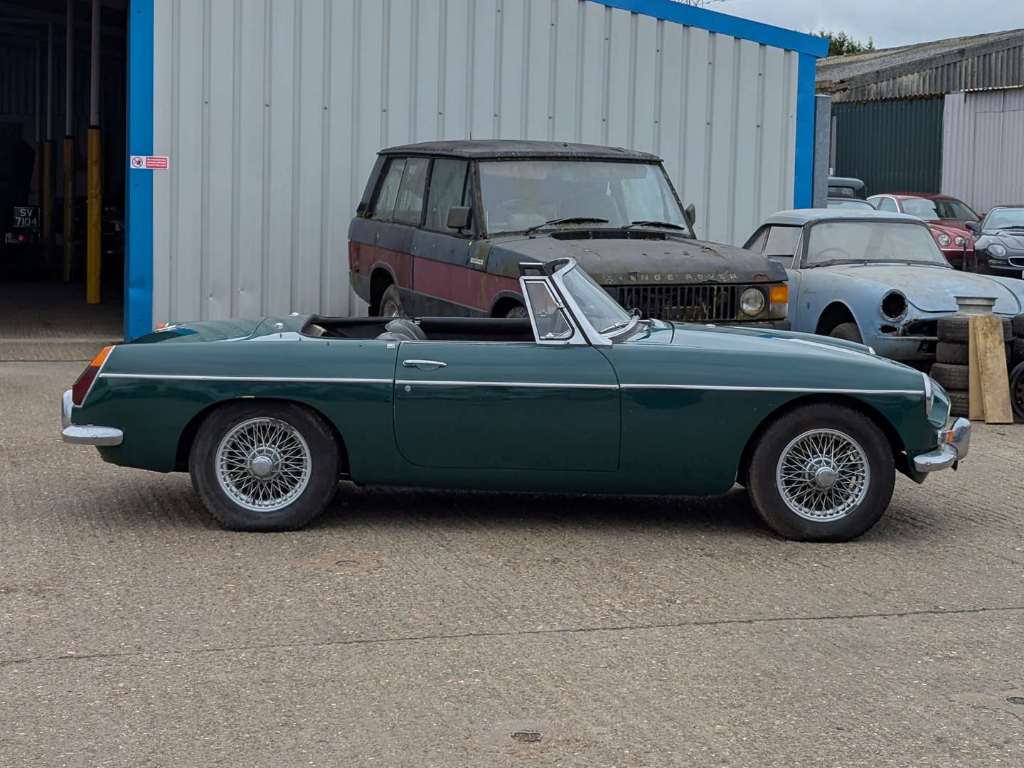 <p>1970 MG B ROADSTER</p>